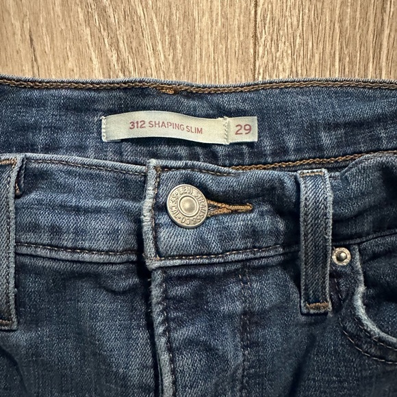 312 Levi’s Denim Skinny Jean | Size 29W x 30L - Picture 2 of 3